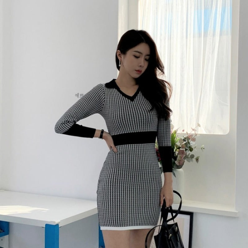 Women Maxi Dress Autumn and Winter Long Sleeve V-neck Knitted Dress Sheath Dress
