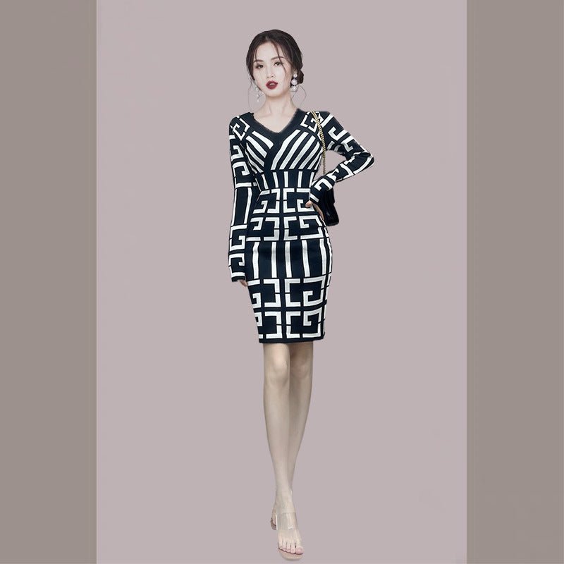 Women Maxi Dress Autumn and Winter Long Sleeve Plaid V-neck Sweaters Sheath Dress