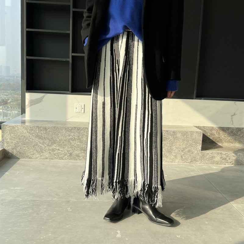 Women Knitted Skirt Black and White Striped Dress Tassel Knitted Skirt