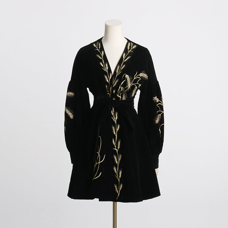 Women Dresses Spring Vintage Embroidered Velvet Long Sleeves Dress Short Skirt (Qymy0409)