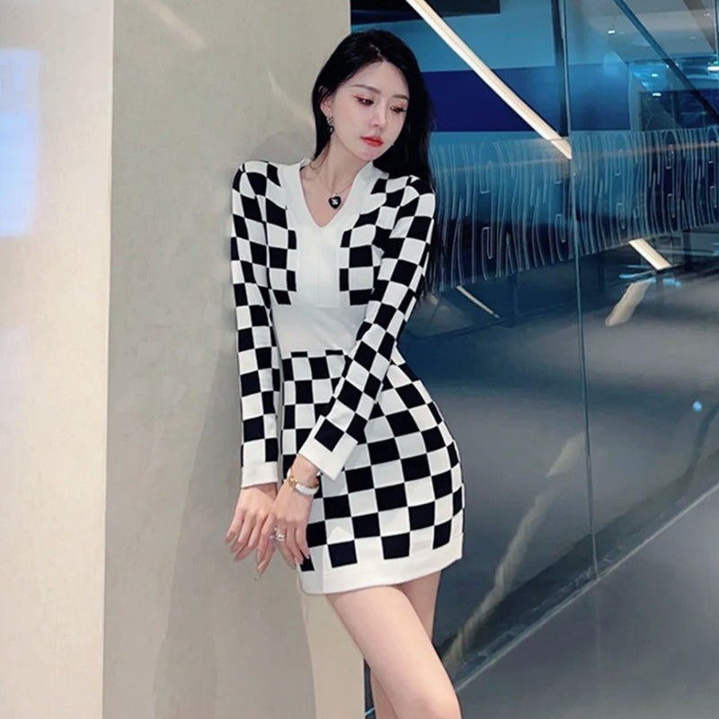 Women Maxi Dress Autumn and Winter V-neck Plaid Hip Knitwear Dress